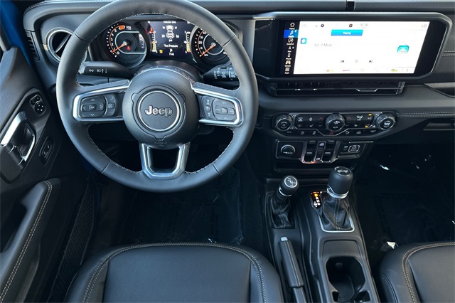 2025 Jeep Wrangler Sahara photo 13