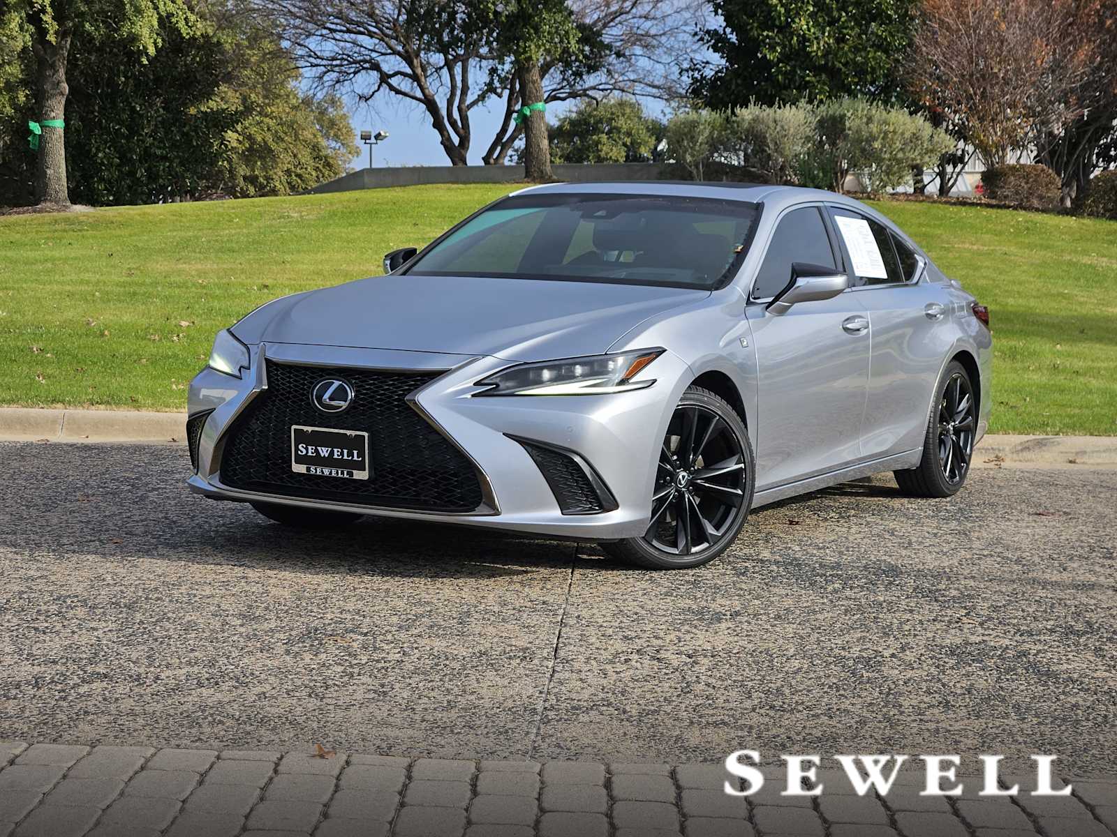 2022 Lexus ES F SPORT's photo