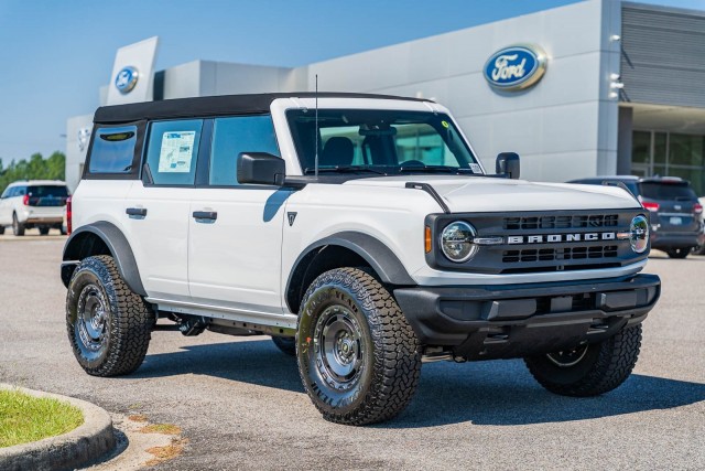 2025 Ford Bronco 4-Door Base's photo