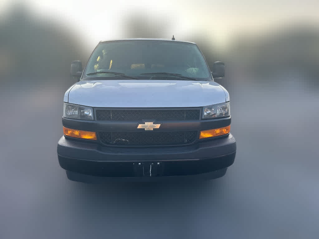 2021 Chevrolet Express LS 3500 photo 2