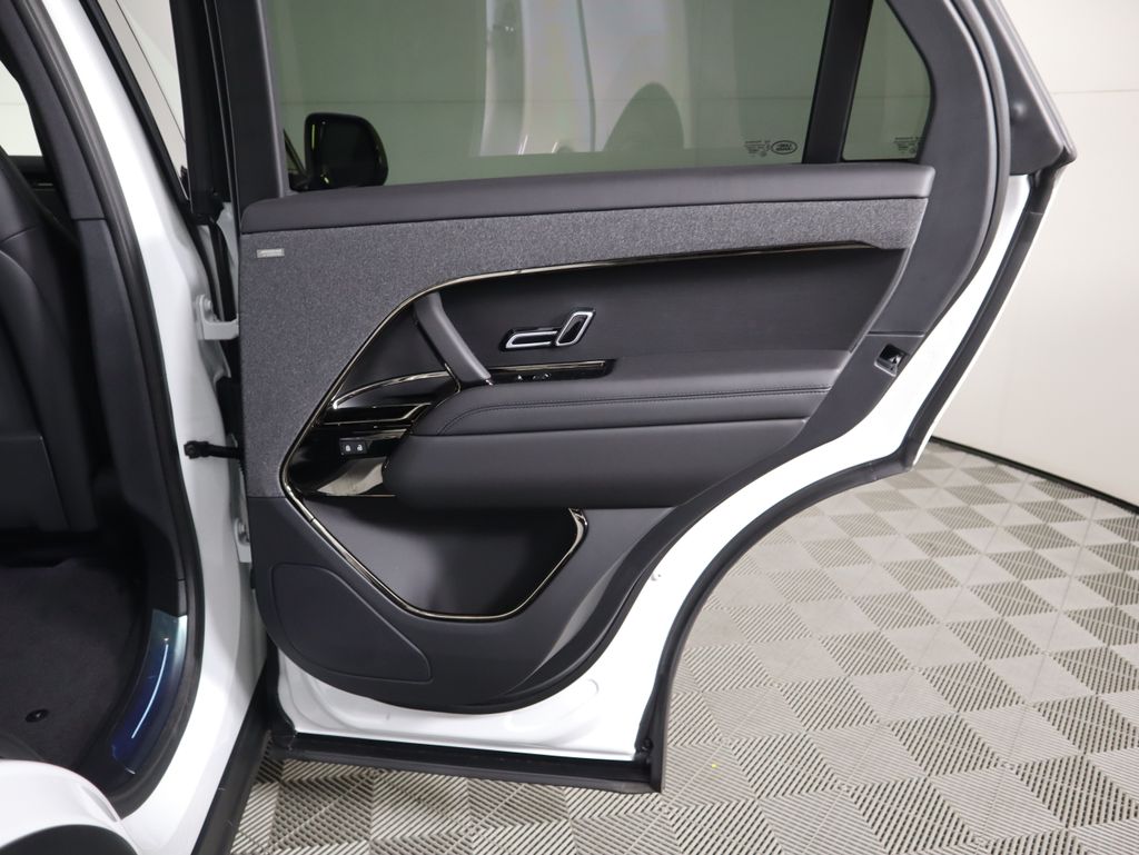 2025 Land Rover Range Rover Sport SE photo 24