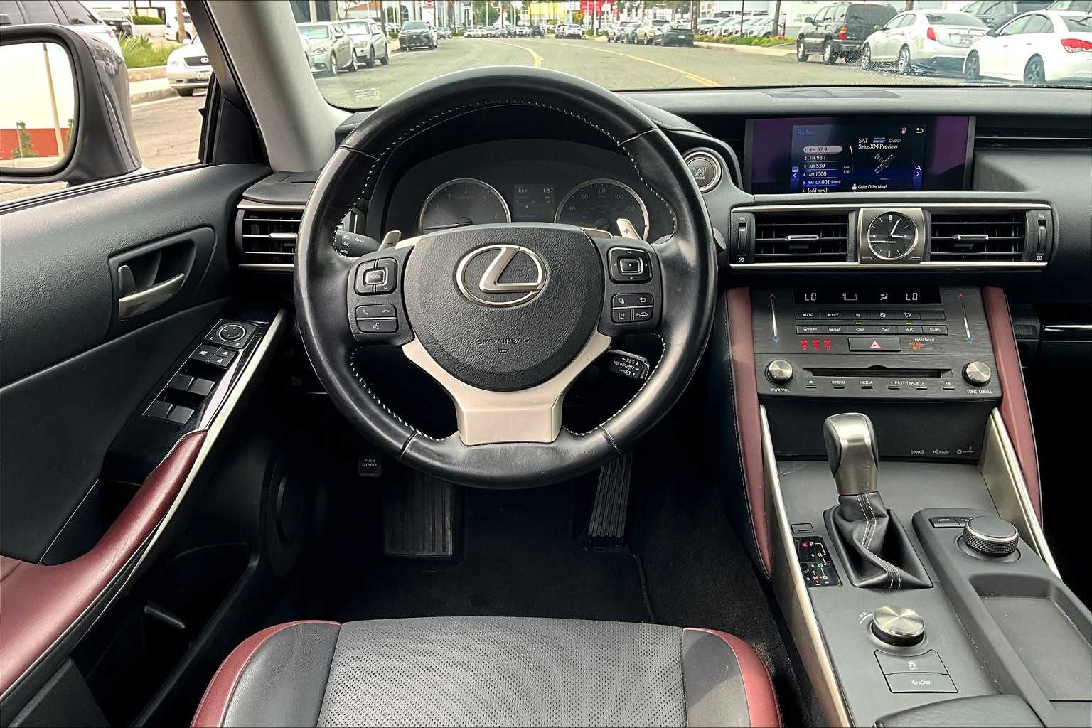 2020 Lexus IS 300 photo 5