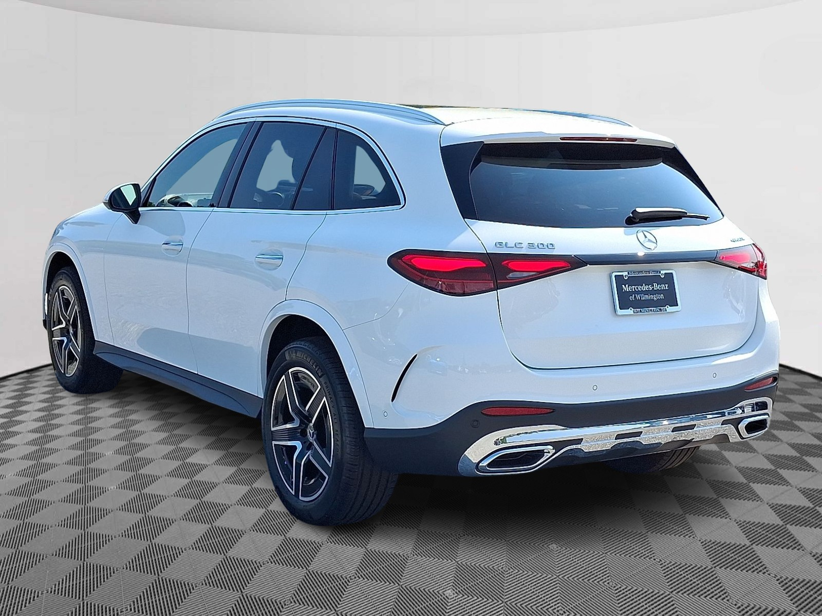 2025 Mercedes Benz GLC 300 4MATIC photo 3