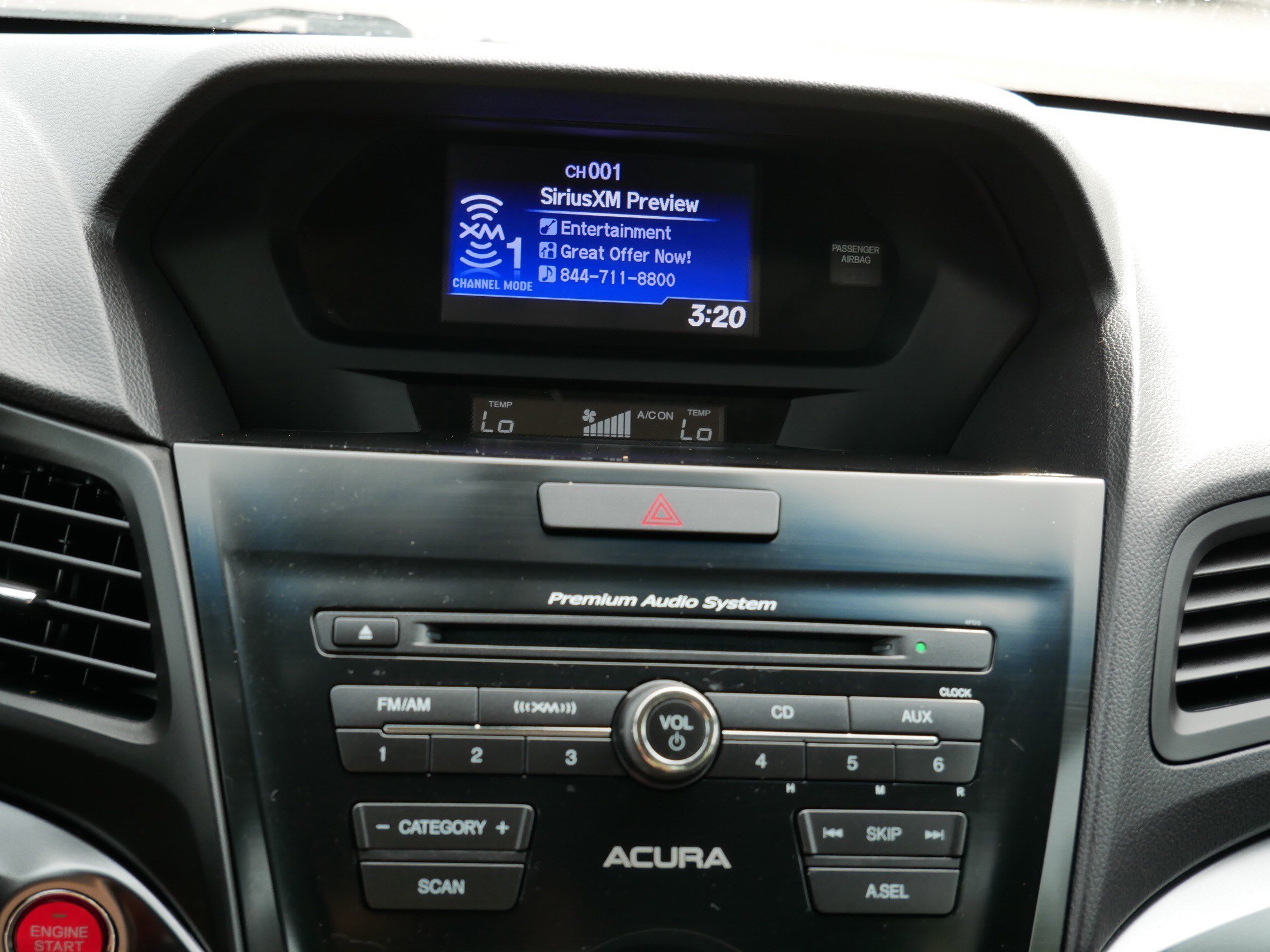 2013 Acura ILX 2.0L Premium photo 22