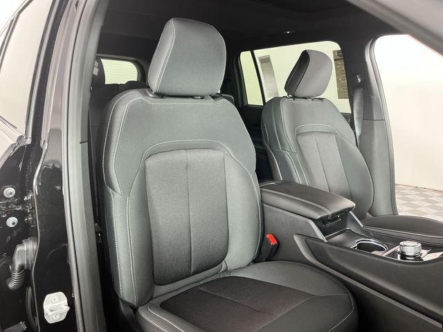 2025 Jeep Grand Cherokee Laredo X photo 14