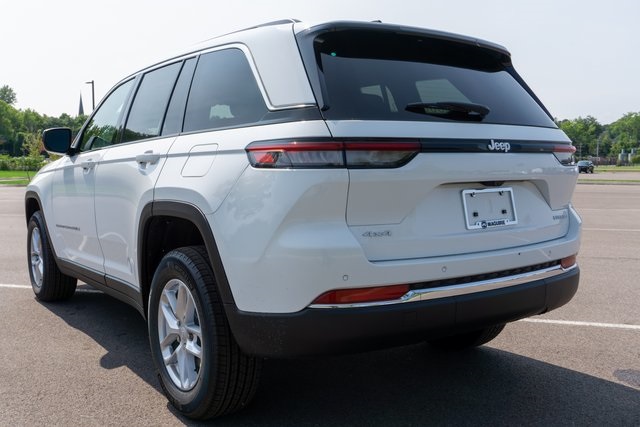 2025 Jeep Grand Cherokee Laredo X photo 4