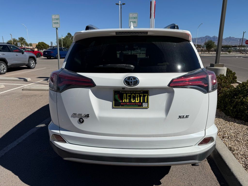 2018 Toyota RAV4 XLE photo 3