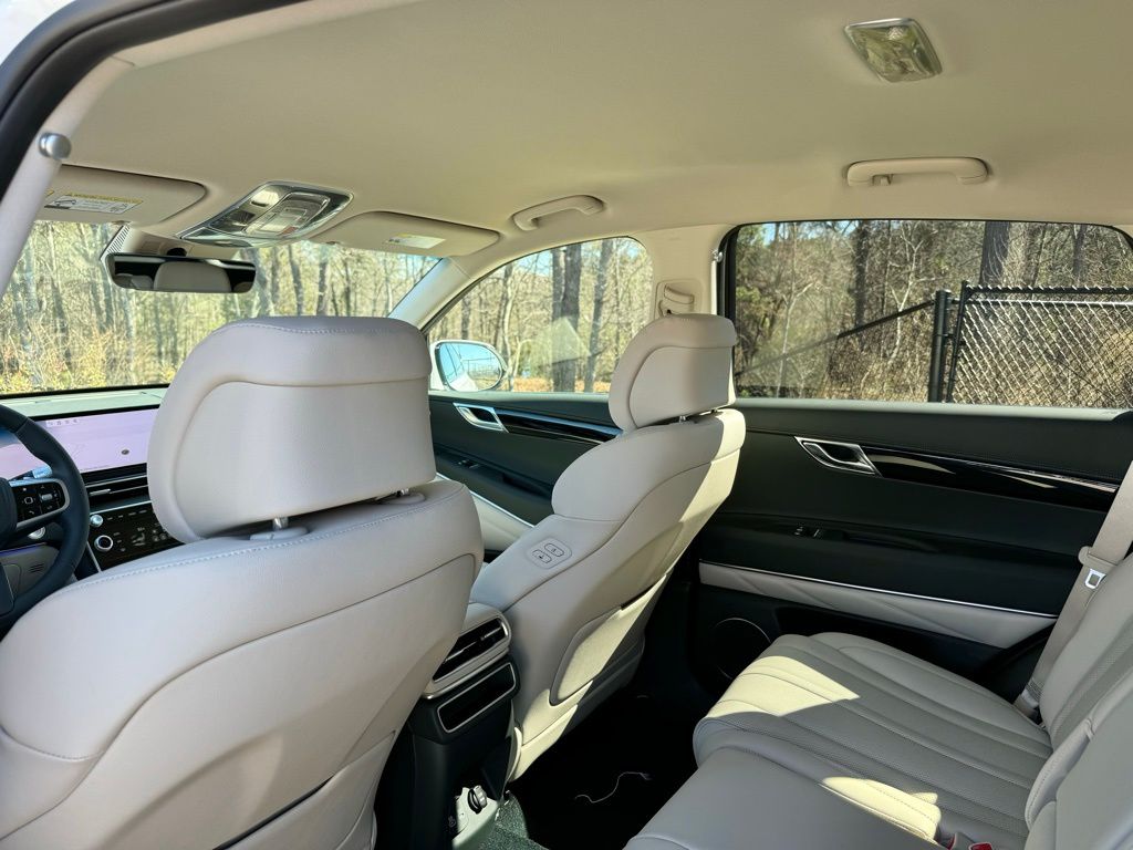 2025 Genesis GV80 2.5T AWD photo 17
