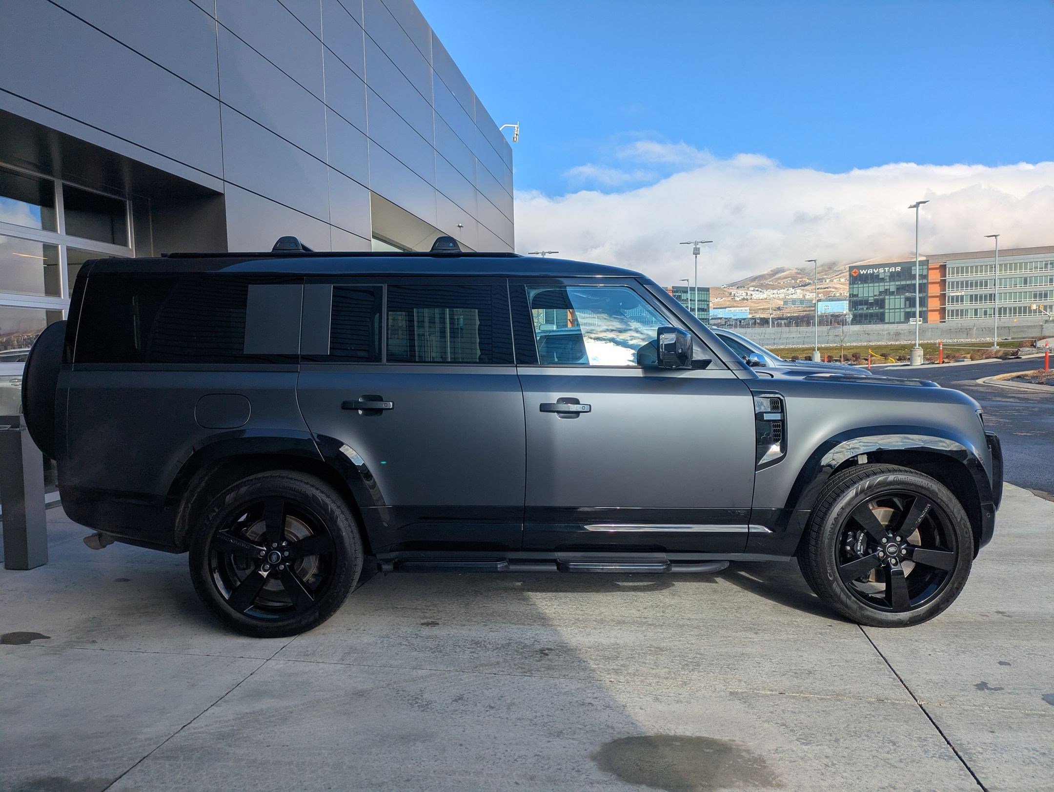 2025 Land Rover Defender V8 photo 4