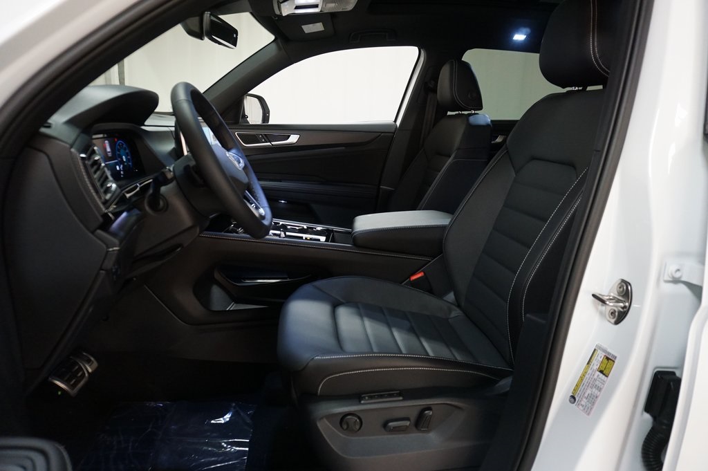 2025 Volkswagen Atlas Cross Sport SEL R-Line photo 9
