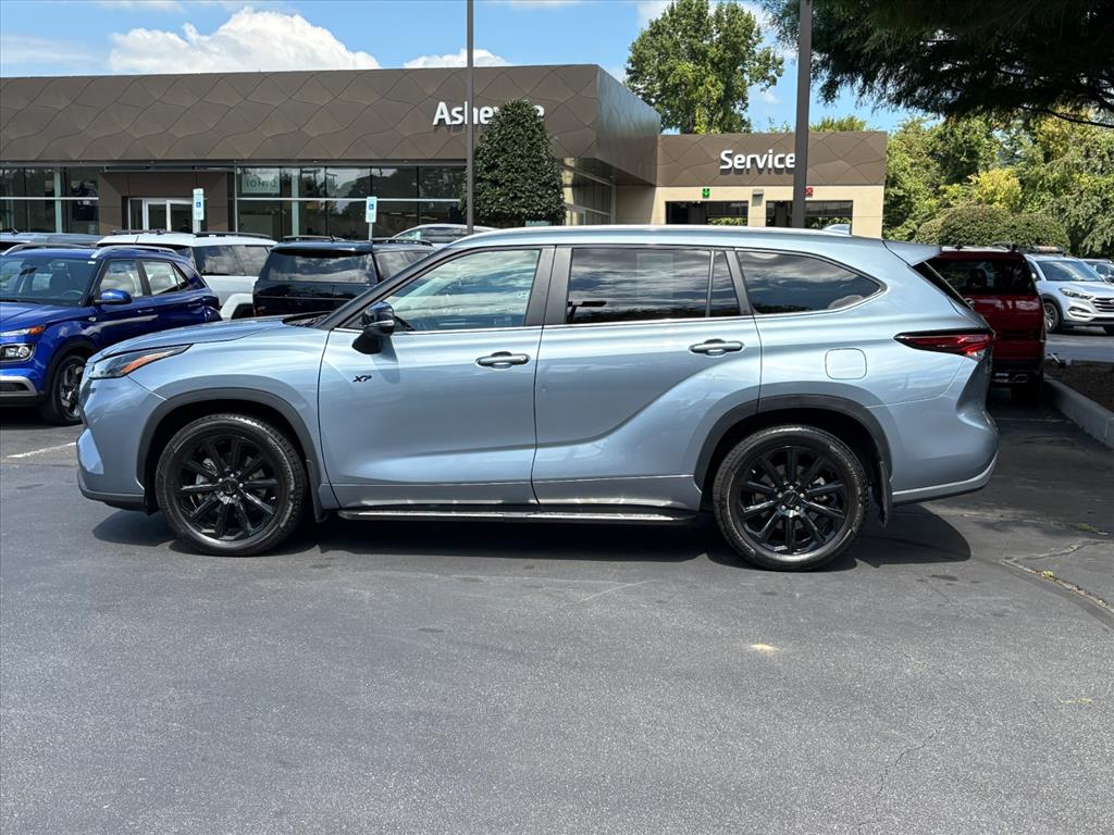 2024 Toyota Highlander XLE photo 3