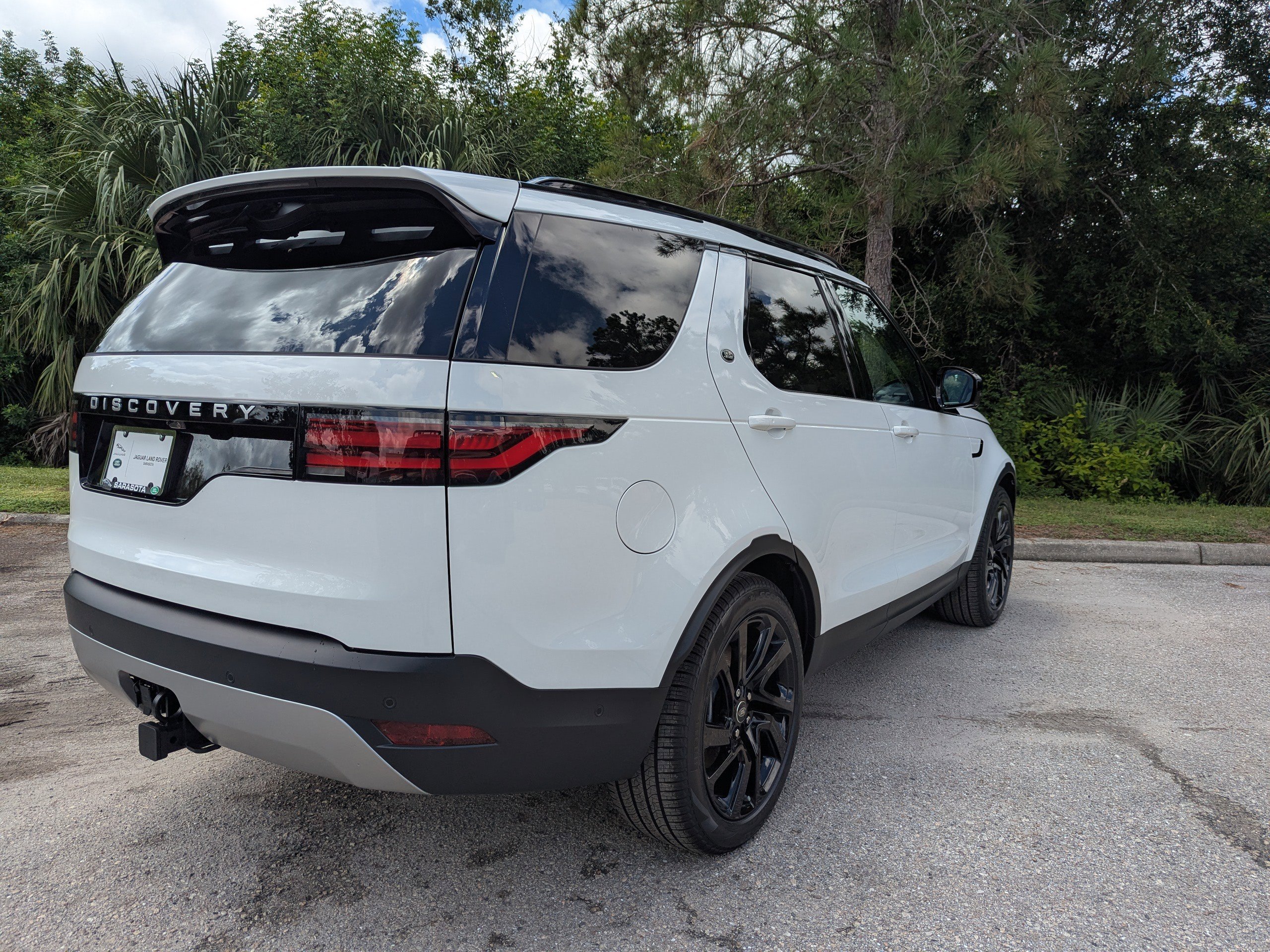 2025 Land Rover Discovery S photo 3