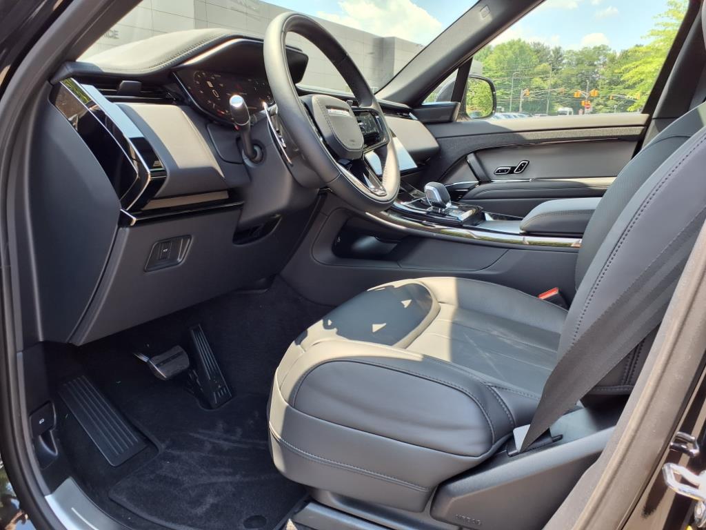 2025 Land Rover Range Rover Sport SE photo 15