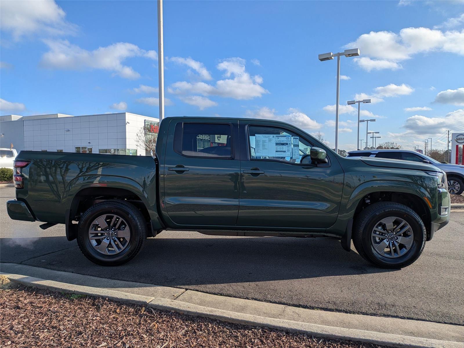 2025 Nissan Frontier SV photo 4