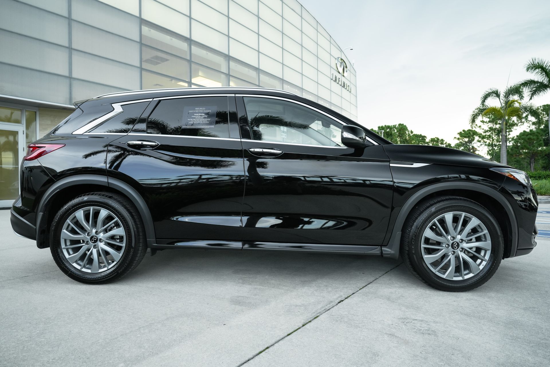 2025 Infiniti QX50 Luxe AWD photo 22