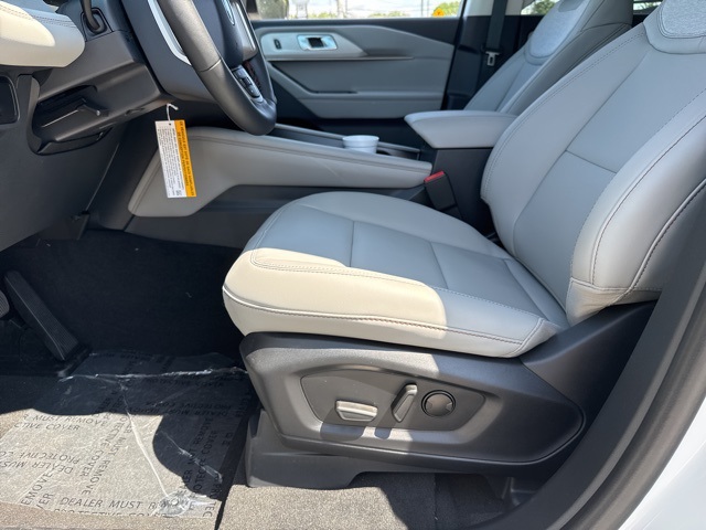 2025 Ford Explorer photo 27