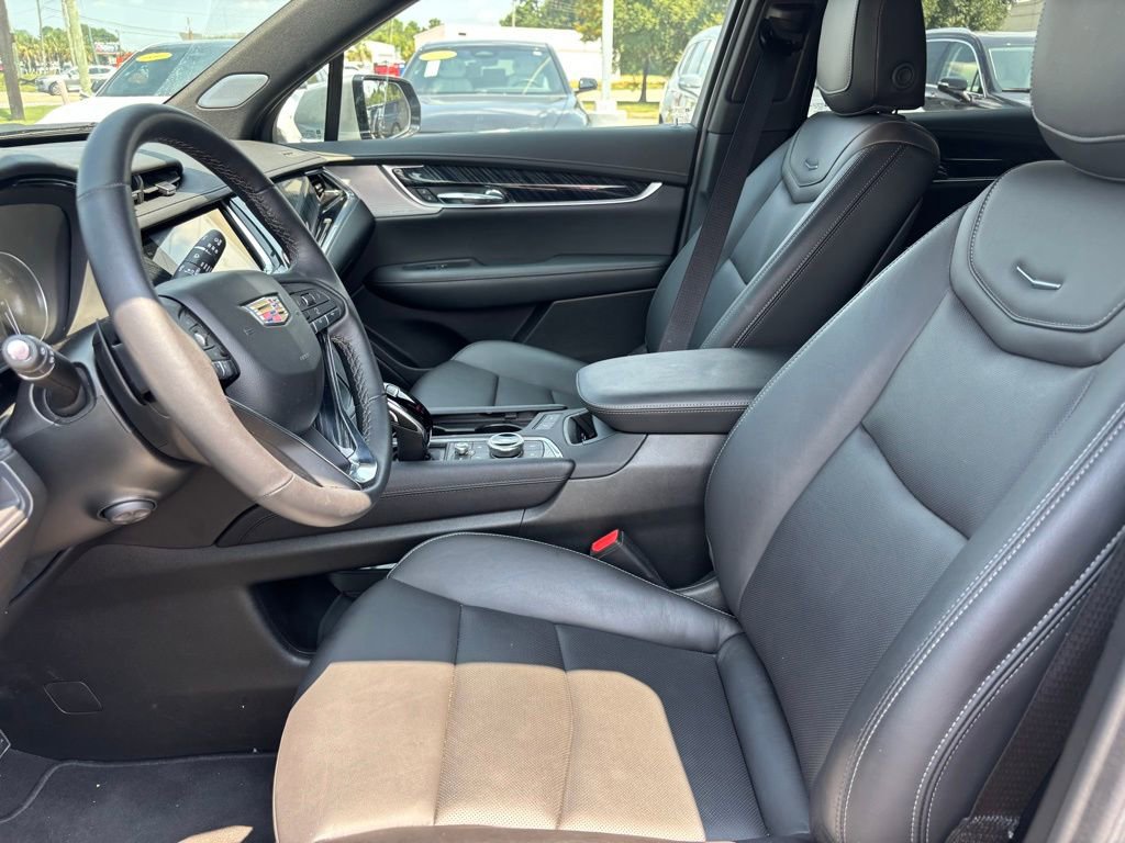 2025 Cadillac XT6 Premium Luxury photo 4
