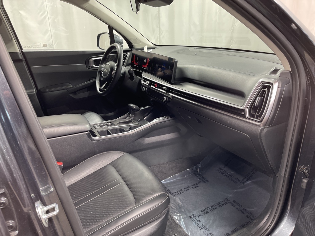 2024 Kia Sorento S photo 23