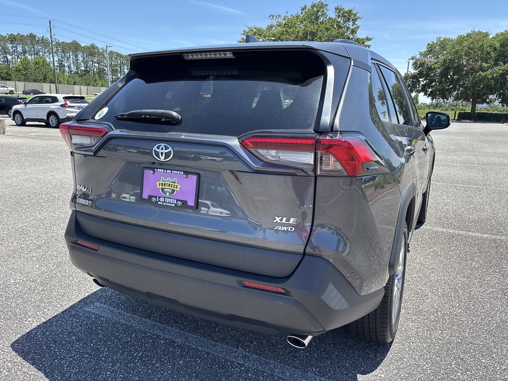 2024 Toyota RAV4 XLE Premium photo 12
