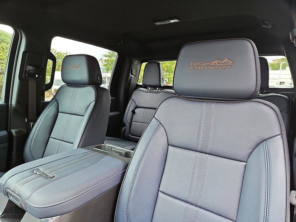 2025 Chevrolet Silverado 2500HD High Country photo 15