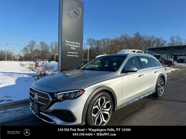 2025 Mercedes-Benz E-Class E450 All-Terrain's photo