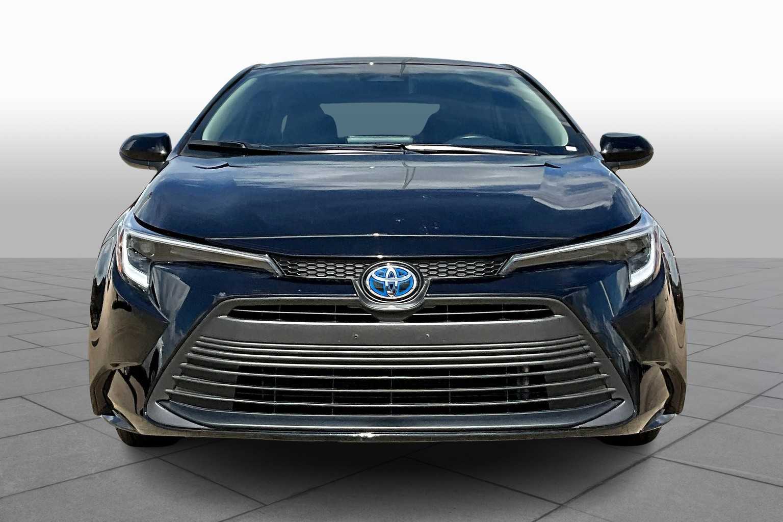 2025 Toyota Corolla LE photo 3
