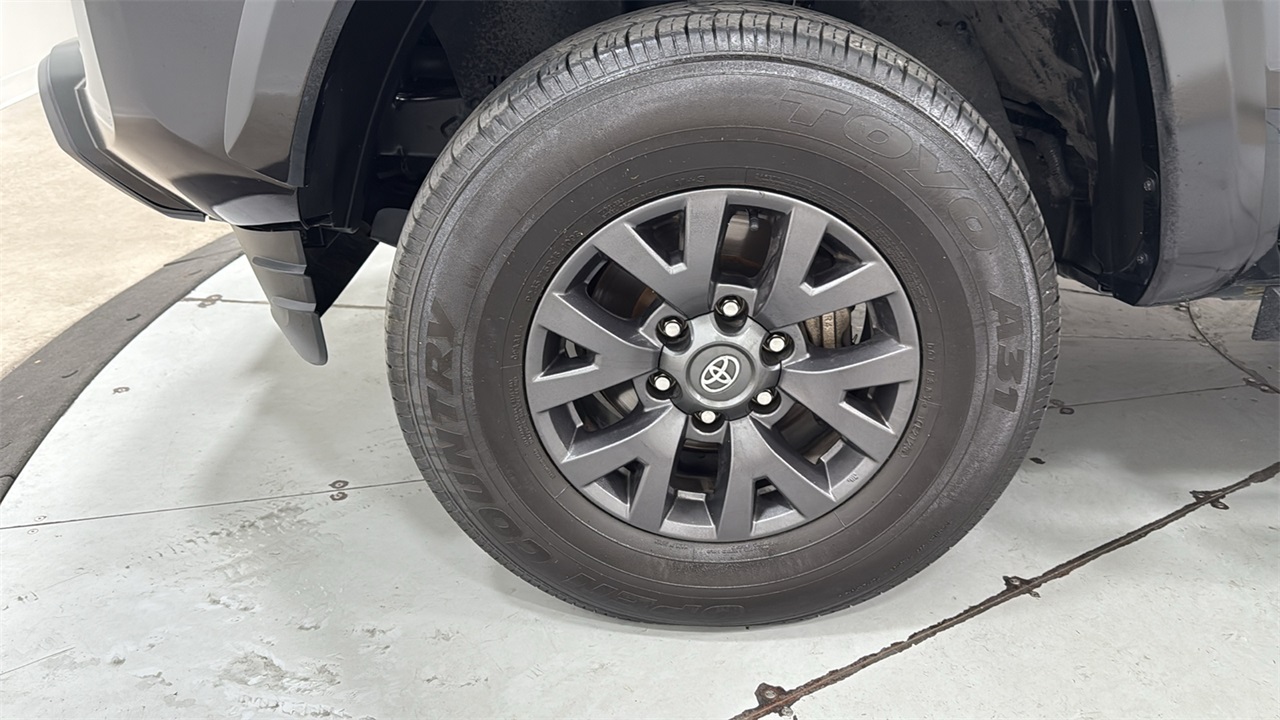 2022 Toyota Tacoma SR5 photo 24