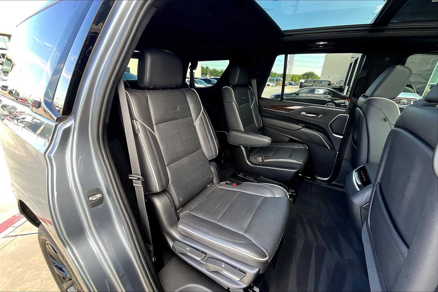 2021 Cadillac Escalade Premium Luxury photo 14