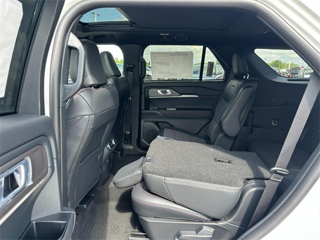 2025 Ford Explorer ST-Line photo 4