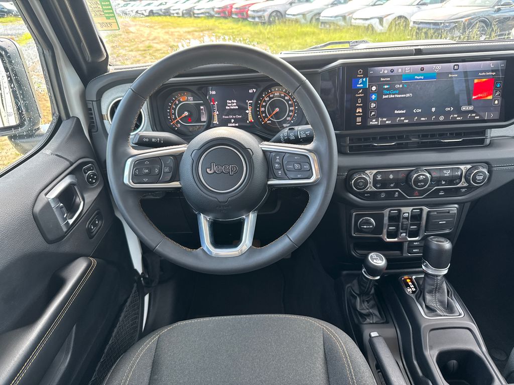 2024 Jeep Wrangler Sahara photo 22