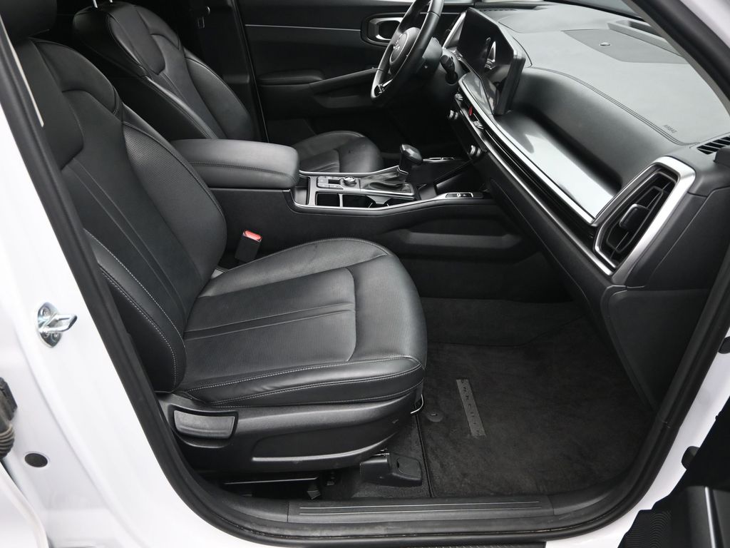 2024 Kia Sorento S photo 5