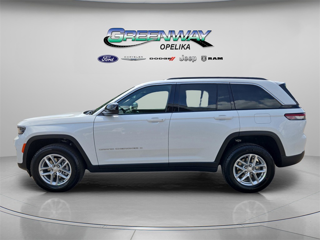 2025 Jeep Grand Cherokee Laredo photo 4