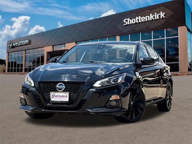 2022 Nissan Altima SR