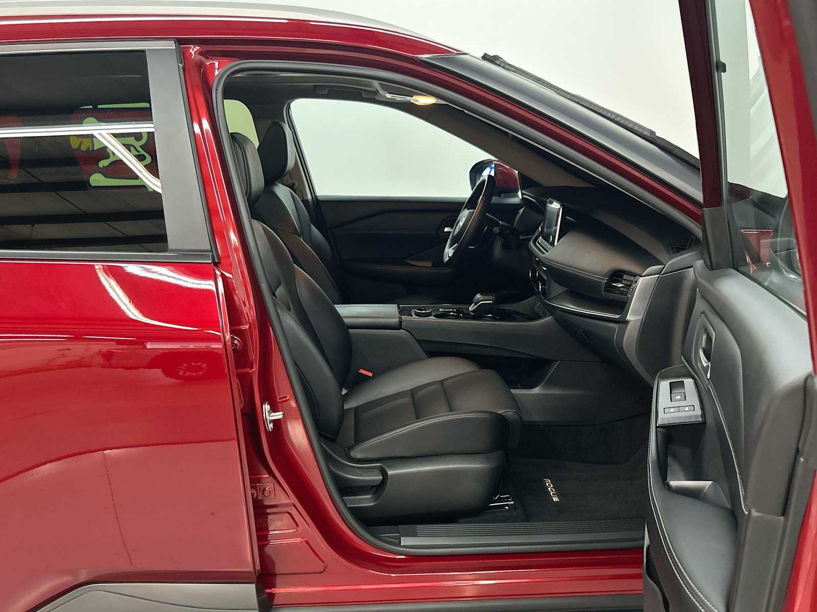 2024 Nissan Rogue SV photo 19