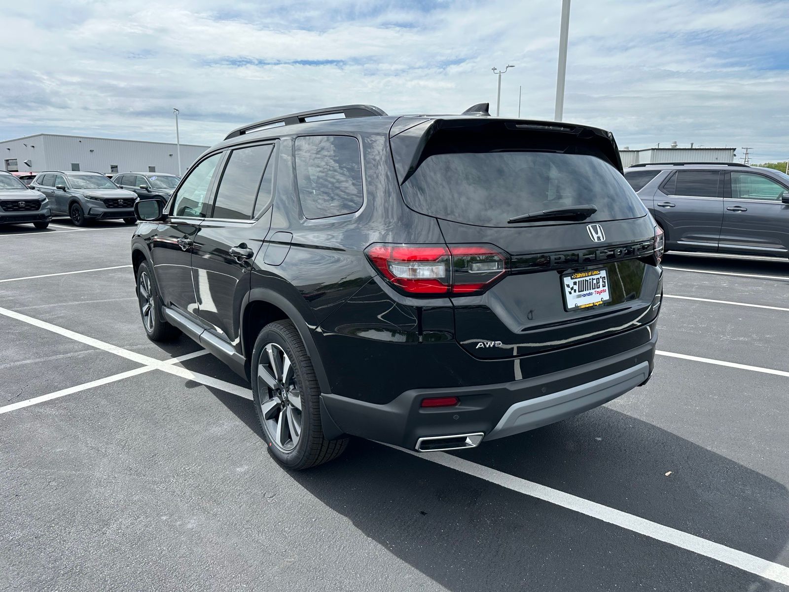 2025 Honda Pilot Touring photo 2