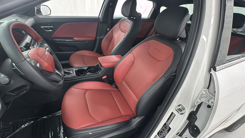2025 Kia K4 GT-Line photo 10