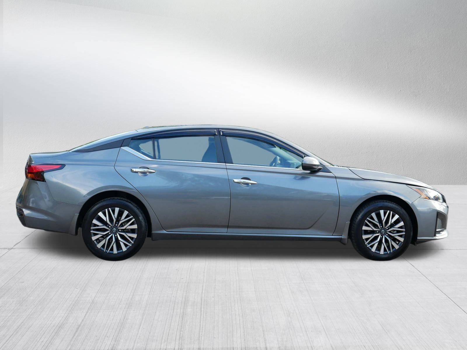 2023 Nissan Altima 2.5 SV photo 8