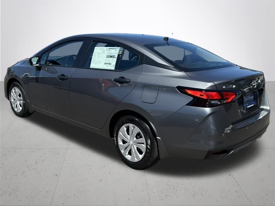 2025 Nissan Versa 1.6 S photo 9