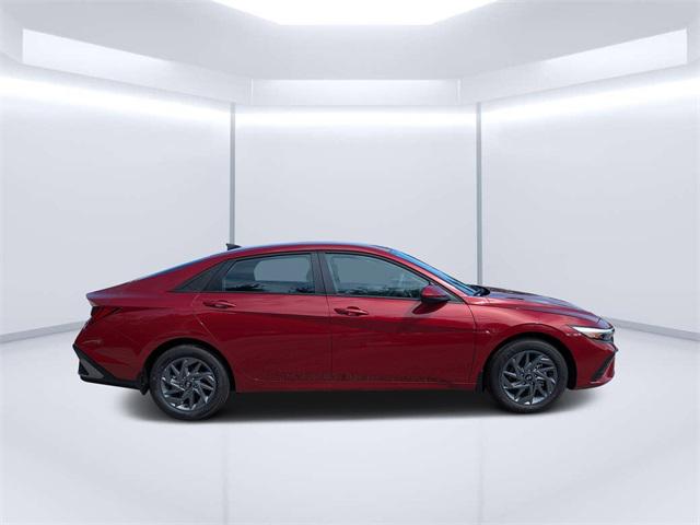 2025 Hyundai Elantra Hybrid Blue photo 2