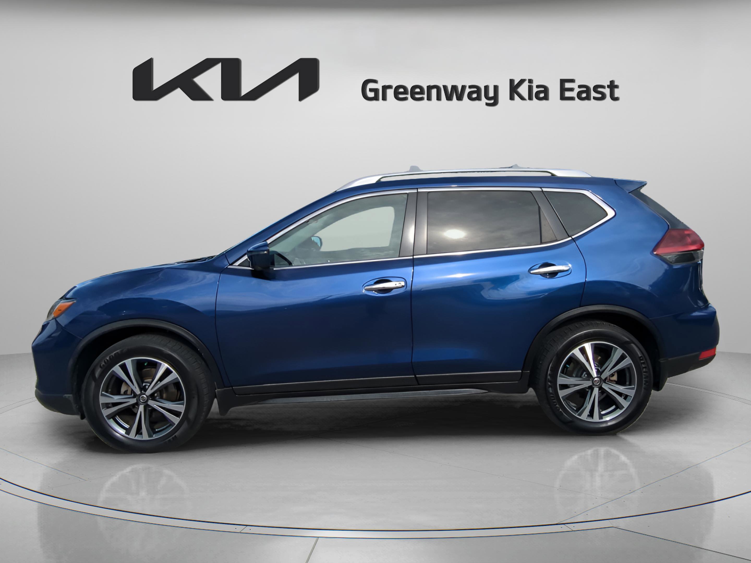 2019 Nissan Rogue SV photo 4