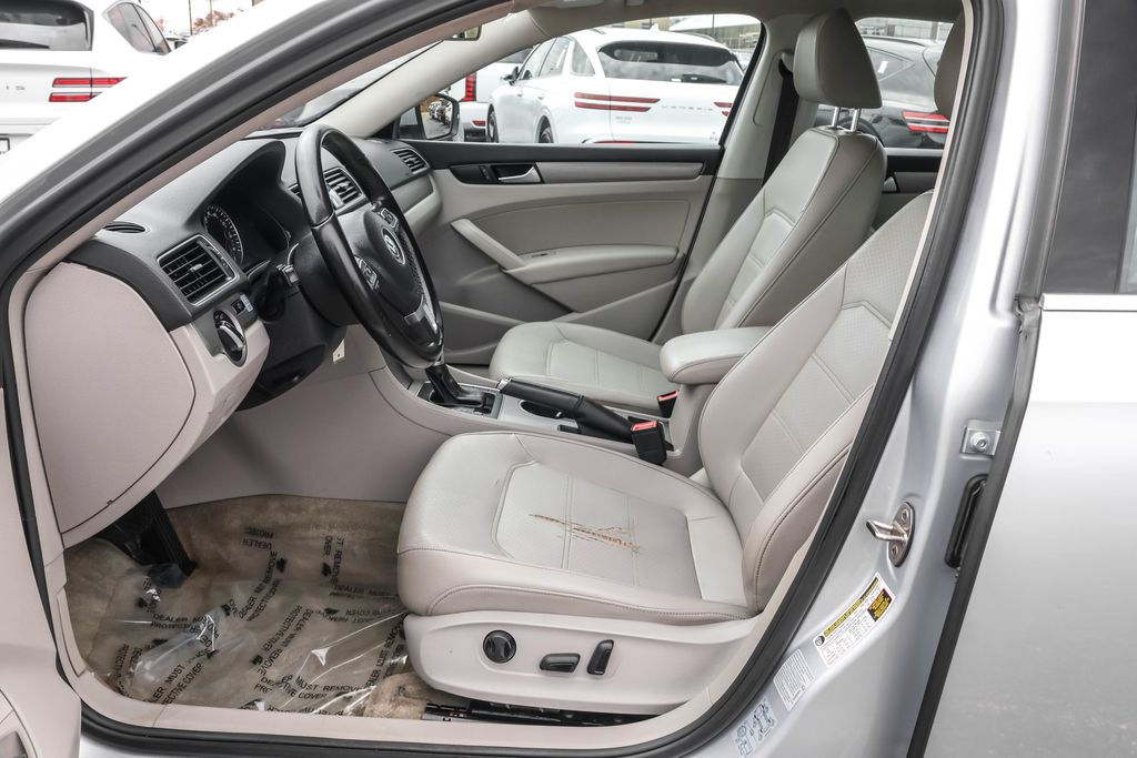 2015 Volkswagen Passat TDI SE photo 3