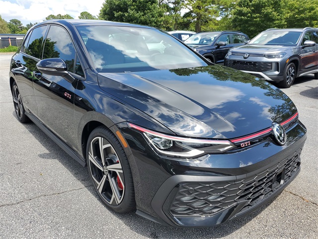 2025 Volkswagen Golf GTI SE photo 3