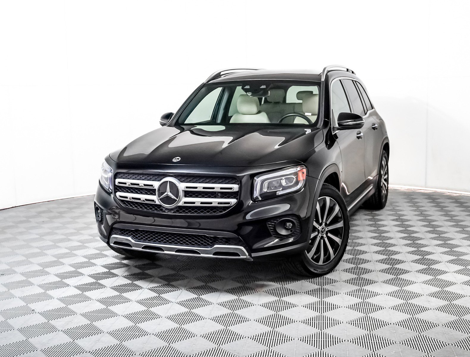 2023 Mercedes-Benz GLB Base's photo