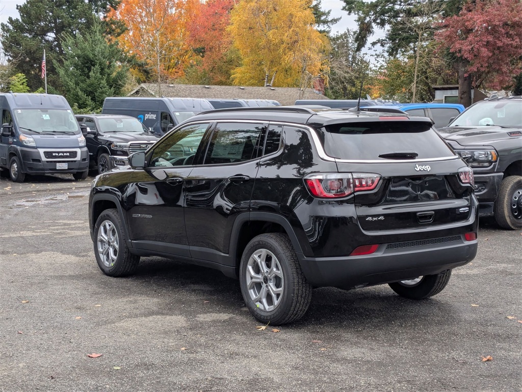 2026 Jeep Compass Latitude photo 4