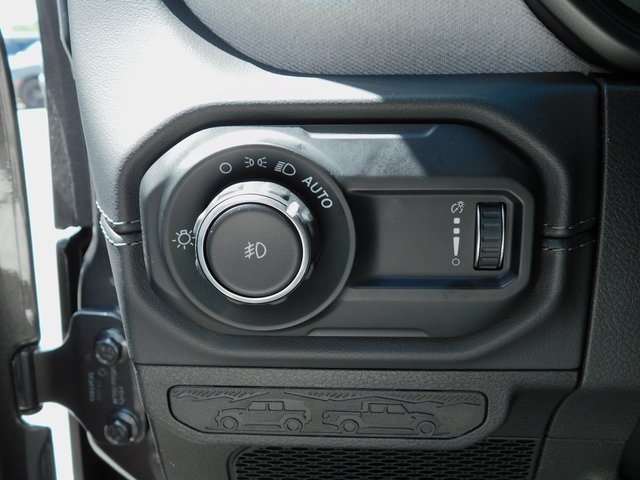 2025 Jeep Wrangler Sahara photo 24