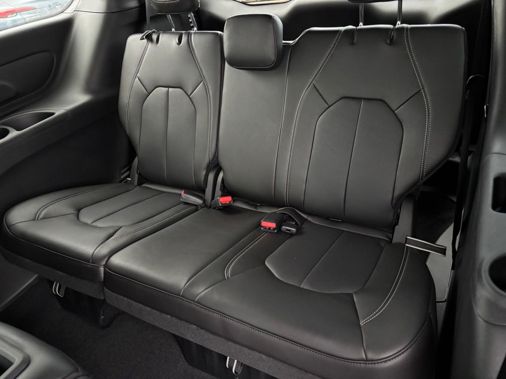 2026 Chrysler Pacifica photo 19
