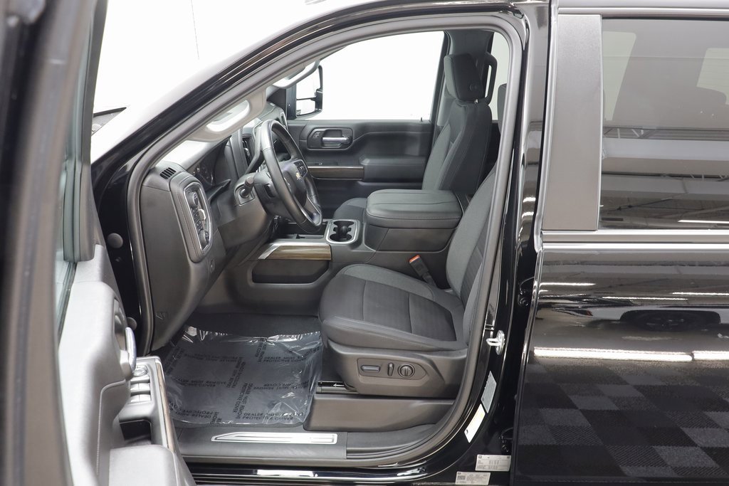 2023 Chevrolet Silverado 2500HD LT photo 3