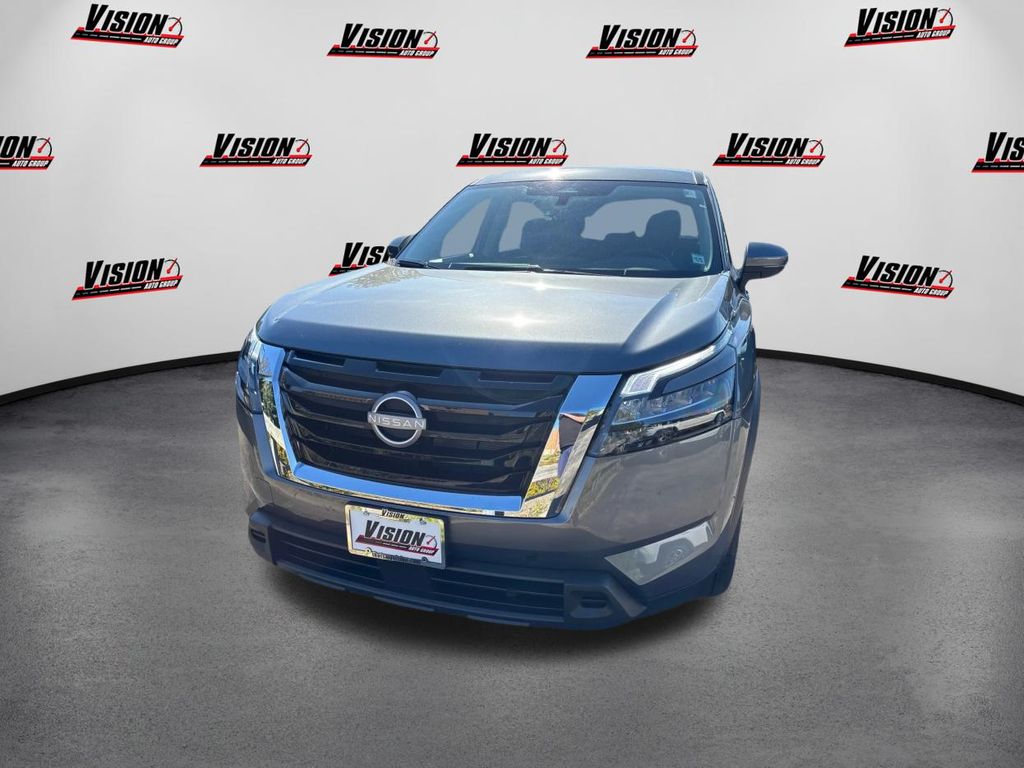 2025 Nissan Pathfinder SV photo 2