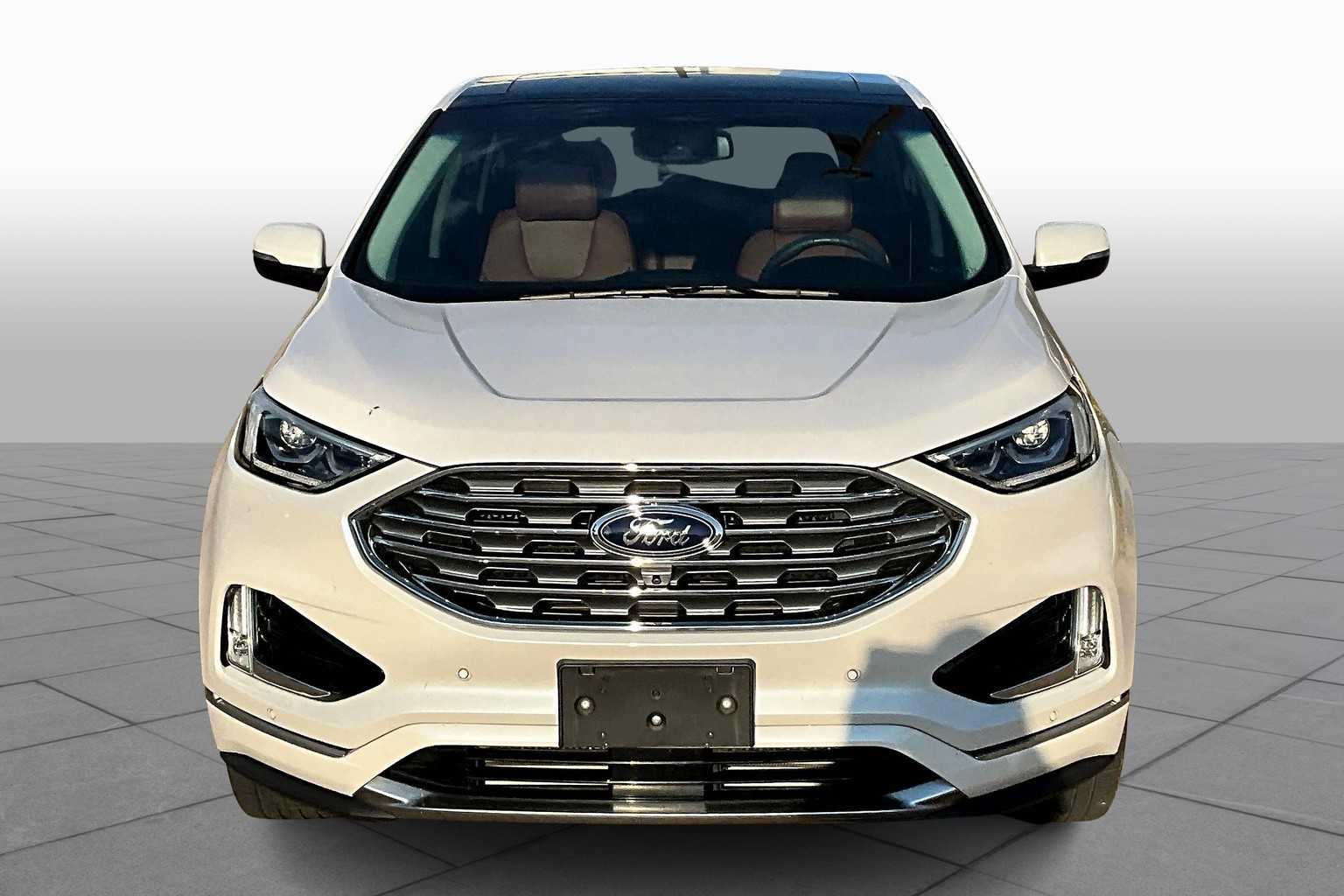 2019 Ford Edge Titanium photo 3