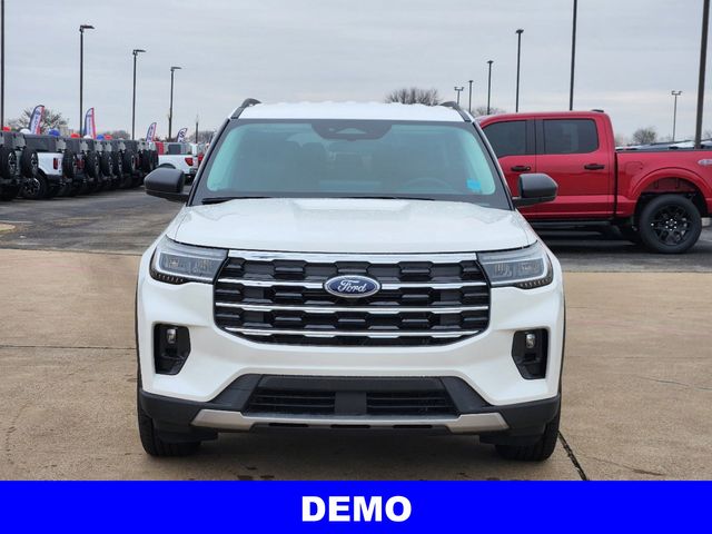 2025 Ford Explorer photo 3